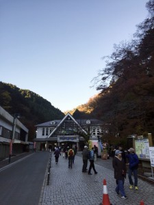 朝の高尾山ケーブルカー駅